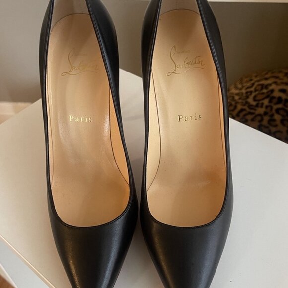 Christian Louboutin So Kate Pointed Toe Pump - Picture 3 of 9